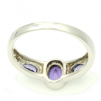 18ct white gold Tanzanite 3 stone Ring size N